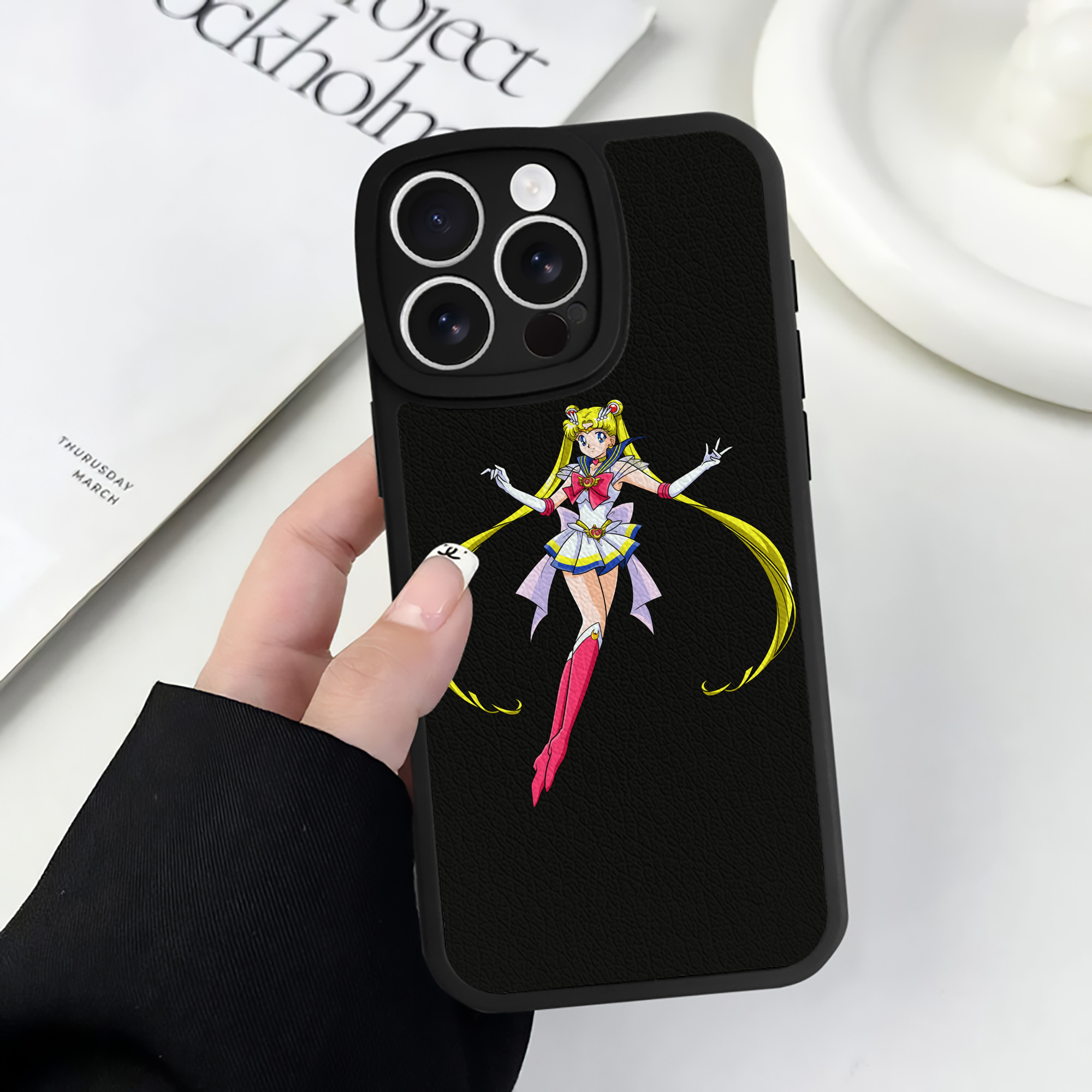 （画像用） 美少女戦士セーラームーン 月野 うさぎ つきの うさぎ Sailor Moon Tsukino Usagi 【iPhone 16シリーズ対応】シリコンスマホケース（レザー調） 材質：シリコン